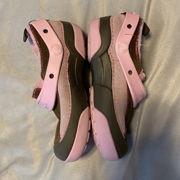 Crocs clog shoes lined light pink brown suede snowflake jibbet size c12 solid - Picture 2 of 7